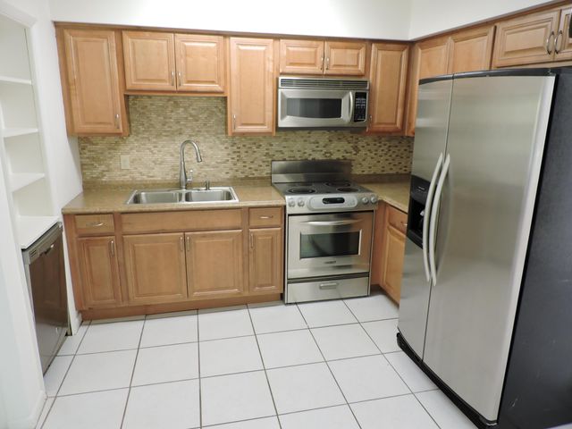 9046 SE Parkway Drive, Hobe Sound, FL 33455