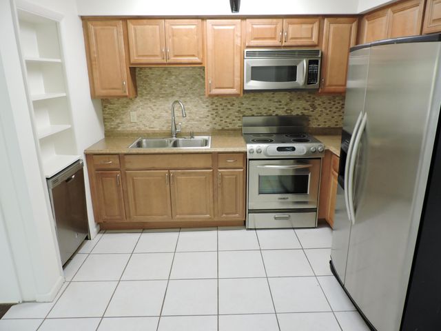 9046 SE Parkway Drive, Hobe Sound, FL 33455