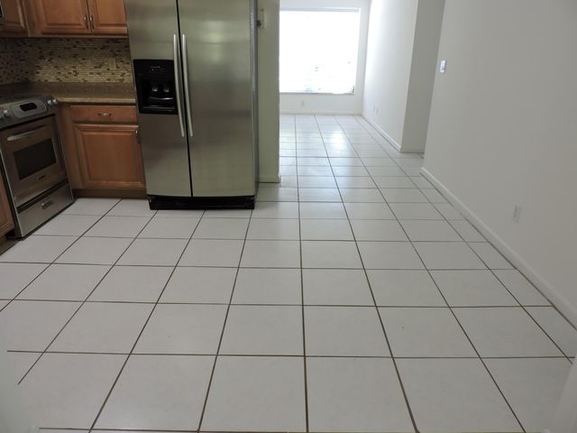 9046 SE Parkway Drive, Hobe Sound, FL 33455