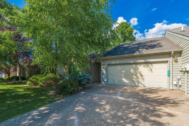 9417 S Harbour Pointe Drive, Bloomington, IN 47401