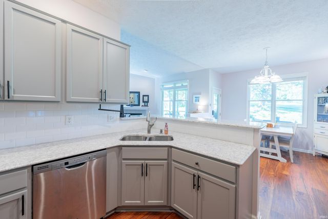 9417 S Harbour Pointe Drive, Bloomington, IN 47401
