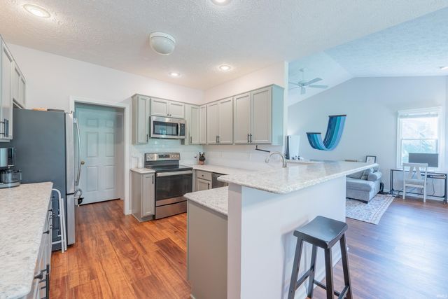 9417 S Harbour Pointe Drive, Bloomington, IN 47401