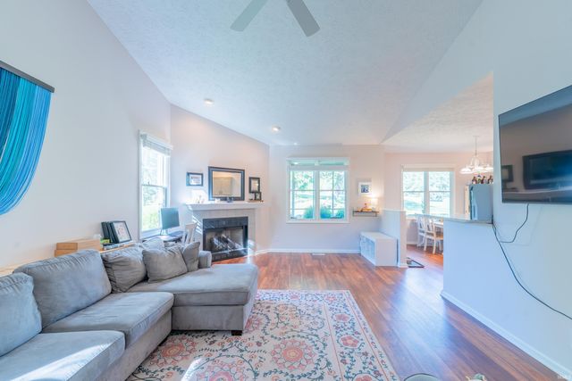 9417 S Harbour Pointe Drive, Bloomington, IN 47401