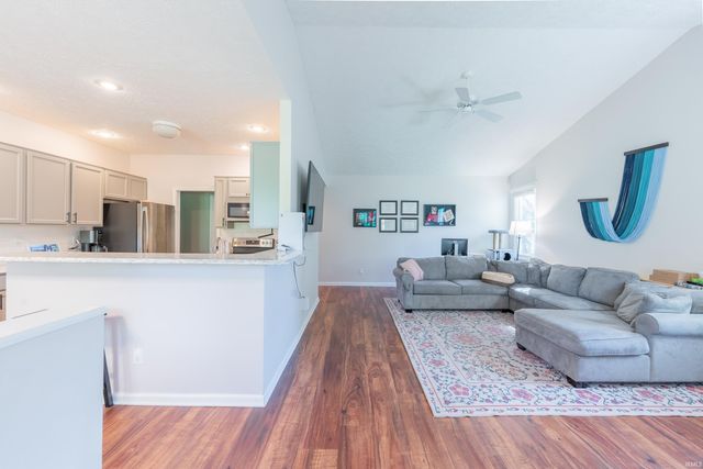 9417 S Harbour Pointe Drive, Bloomington, IN 47401