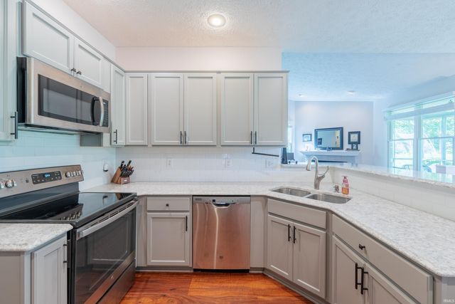 9417 S Harbour Pointe Drive, Bloomington, IN 47401