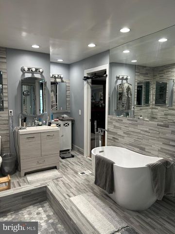 1720 VERBENA ST NW, Washington, DC 20012