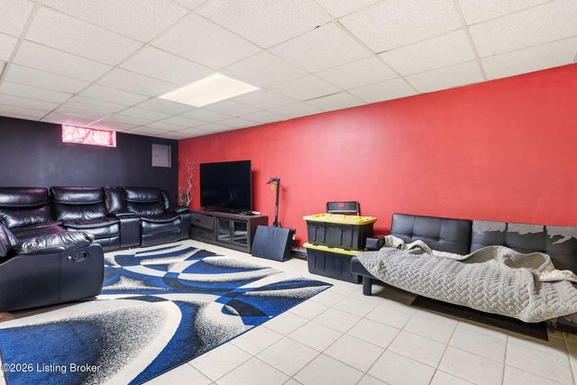 2403 Adrienne Way, Louisville, KY 40216