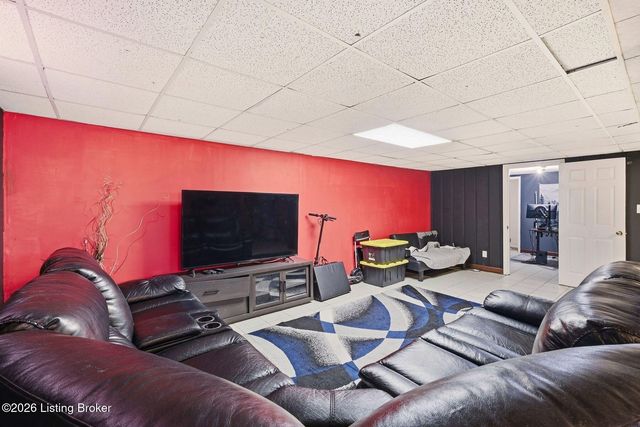 2403 Adrienne Way, Louisville, KY 40216