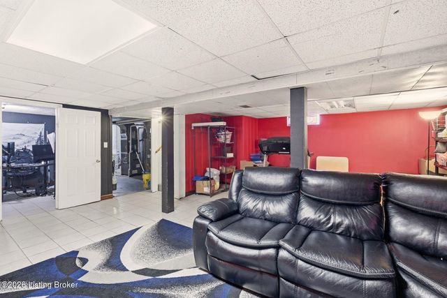 2403 Adrienne Way, Louisville, KY 40216