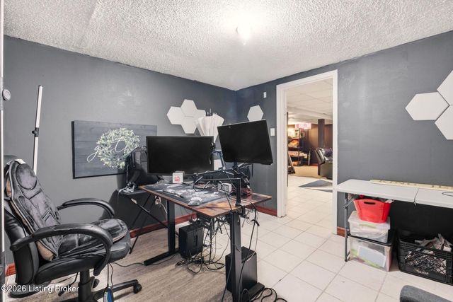 2403 Adrienne Way, Louisville, KY 40216