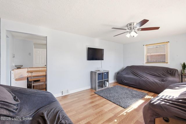 2403 Adrienne Way, Louisville, KY 40216