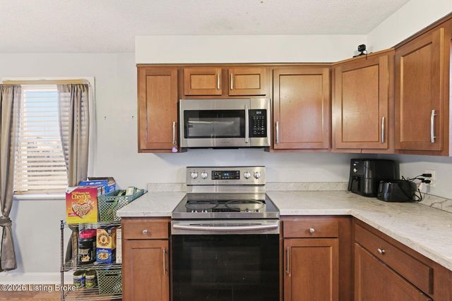 2403 Adrienne Way, Louisville, KY 40216