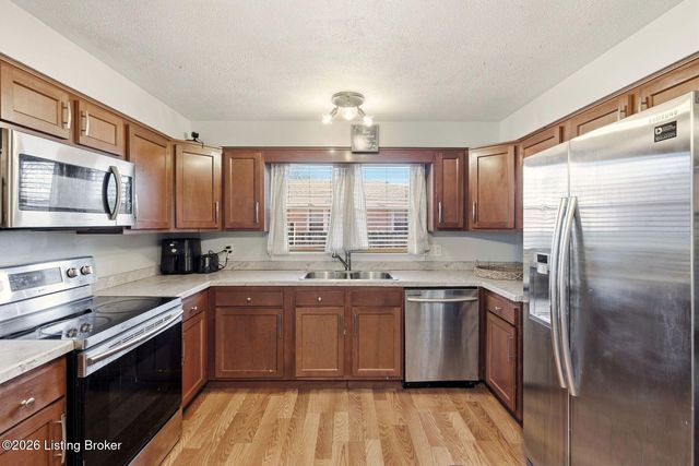 2403 Adrienne Way, Louisville, KY 40216