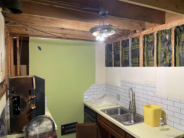 810 Holland Avenue 2, Port Huron, MI 48060