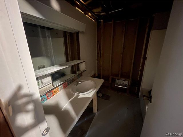 810 Holland Avenue 2, Port Huron, MI 48060