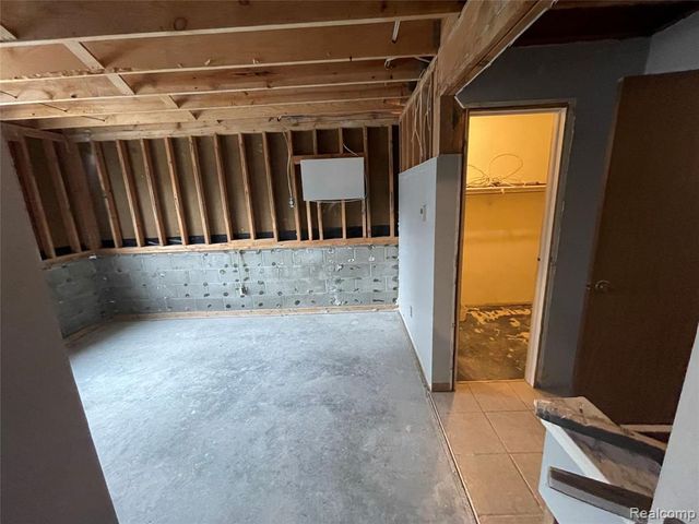 810 Holland Avenue 2, Port Huron, MI 48060