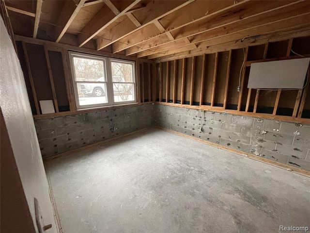 810 Holland Avenue 2, Port Huron, MI 48060