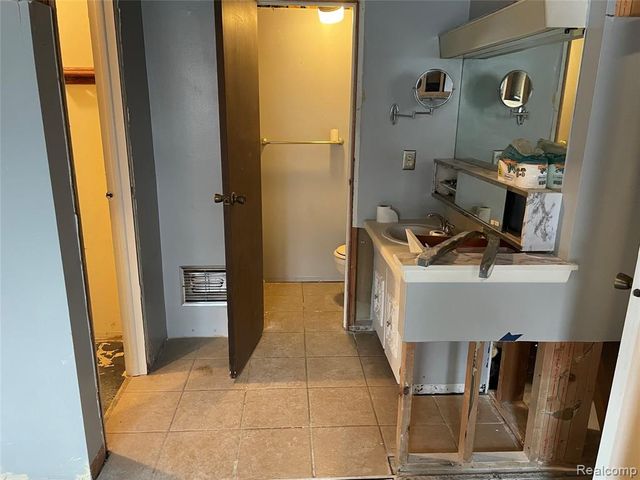 810 Holland Avenue 2, Port Huron, MI 48060