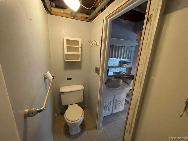 810 Holland Avenue 2, Port Huron, MI 48060