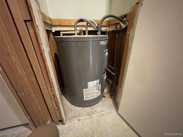 810 Holland Avenue 2, Port Huron, MI 48060