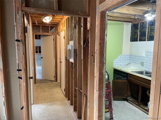 810 Holland Avenue 2, Port Huron, MI 48060