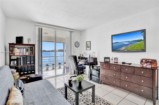 1000 NE 191st St 21, Miami, FL 33179