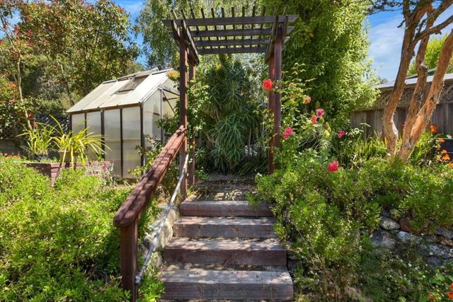 909 Laurence Avenue, Capitola, CA 95010