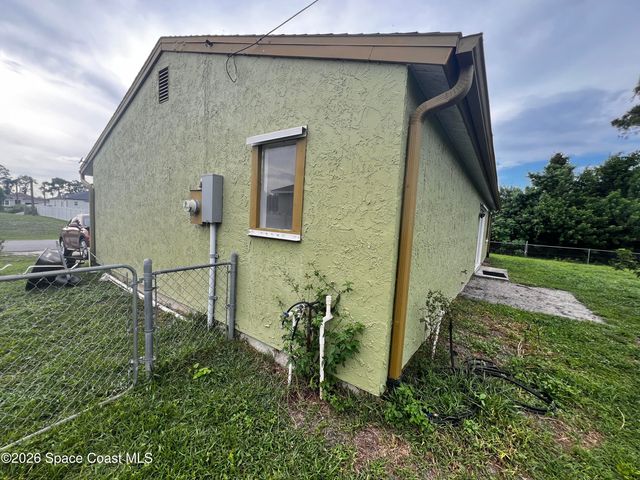 891 Clifton Road SE, Palm Bay, FL 32909