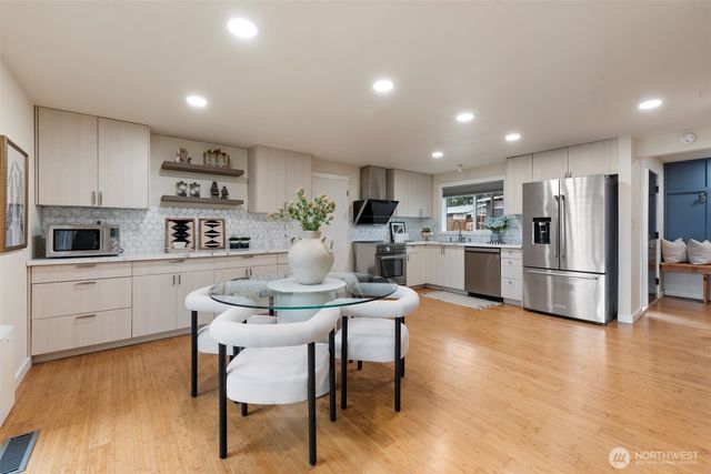 16127 SE 5th Street, Bellevue, WA 98008