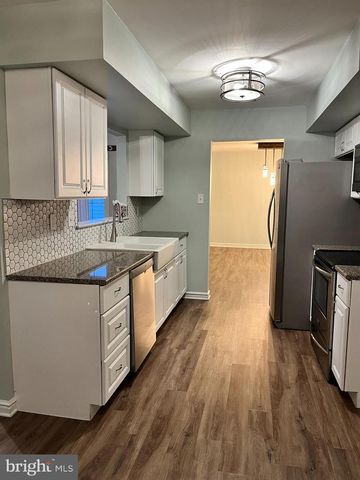 36 FIELDSTONE DR, Holland, PA 18966