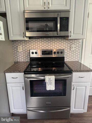 36 FIELDSTONE DR, Holland, PA 18966