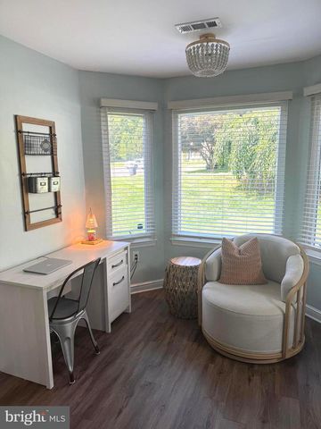 36 FIELDSTONE DR, Holland, PA 18966