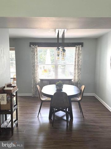 36 FIELDSTONE DR, Holland, PA 18966