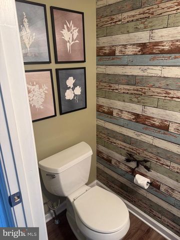 36 FIELDSTONE DR, Holland, PA 18966