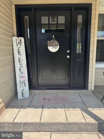 36 FIELDSTONE DR, Holland, PA 18966