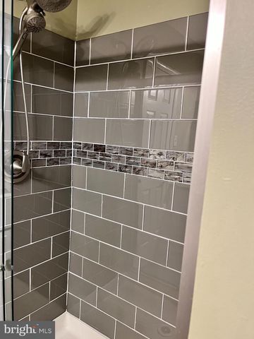 36 FIELDSTONE DR, Holland, PA 18966