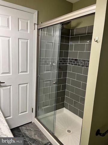 36 FIELDSTONE DR, Holland, PA 18966