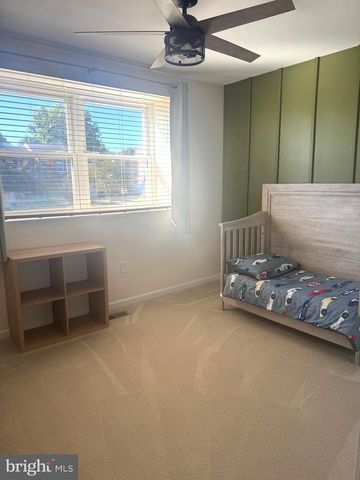 36 FIELDSTONE DR, Holland, PA 18966