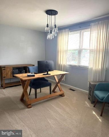 36 FIELDSTONE DR, Holland, PA 18966