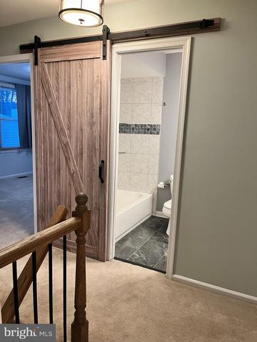 36 FIELDSTONE DR, Holland, PA 18966