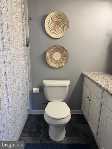 36 FIELDSTONE DR, Holland, PA 18966