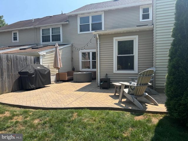 36 FIELDSTONE DR, Holland, PA 18966