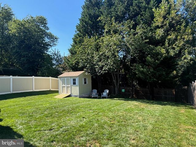 36 FIELDSTONE DR, Holland, PA 18966