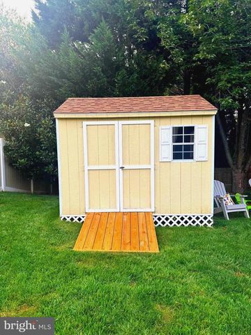 36 FIELDSTONE DR, Holland, PA 18966