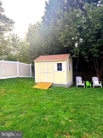 36 FIELDSTONE DR, Holland, PA 18966