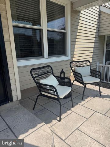 36 FIELDSTONE DR, Holland, PA 18966