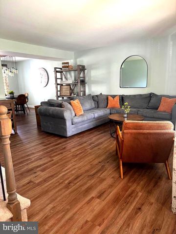 36 FIELDSTONE DR, Holland, PA 18966