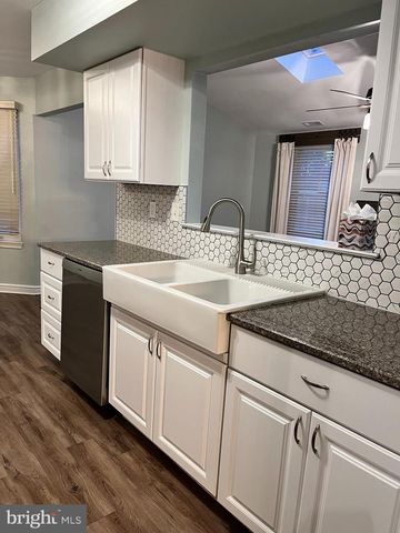 36 FIELDSTONE DR, Holland, PA 18966