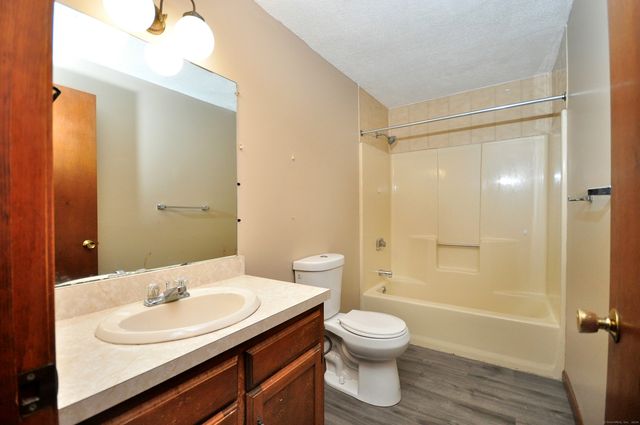 3 Saint Marc Drive P, South Windsor, CT 06074