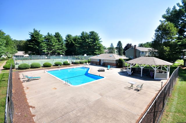 3 Saint Marc Drive P, South Windsor, CT 06074